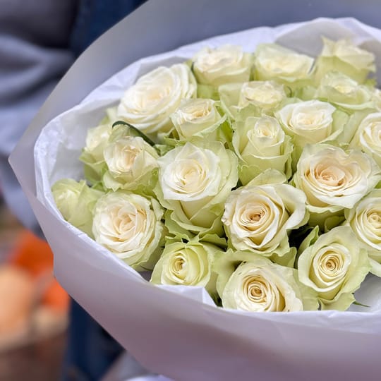 25 білих троянд Кенія – доставка квітів у Київ