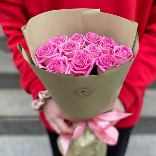 11 рожевих троянд – доставка квітів у Київ