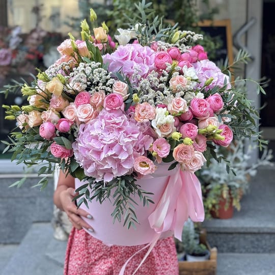 Велика коробка квітів XXL – доставка квітів у Київ