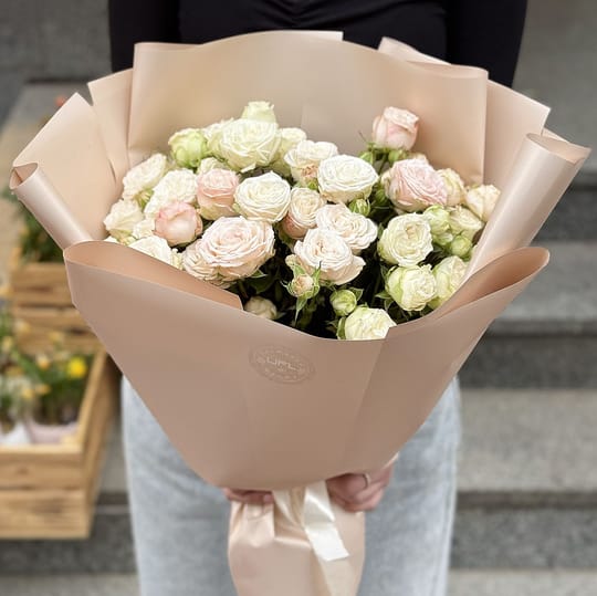 Букет кущових троянд Ніжність – доставка квітів у Київ