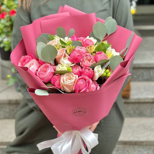 Букет квітів для коханої – доставка квітів у Київ